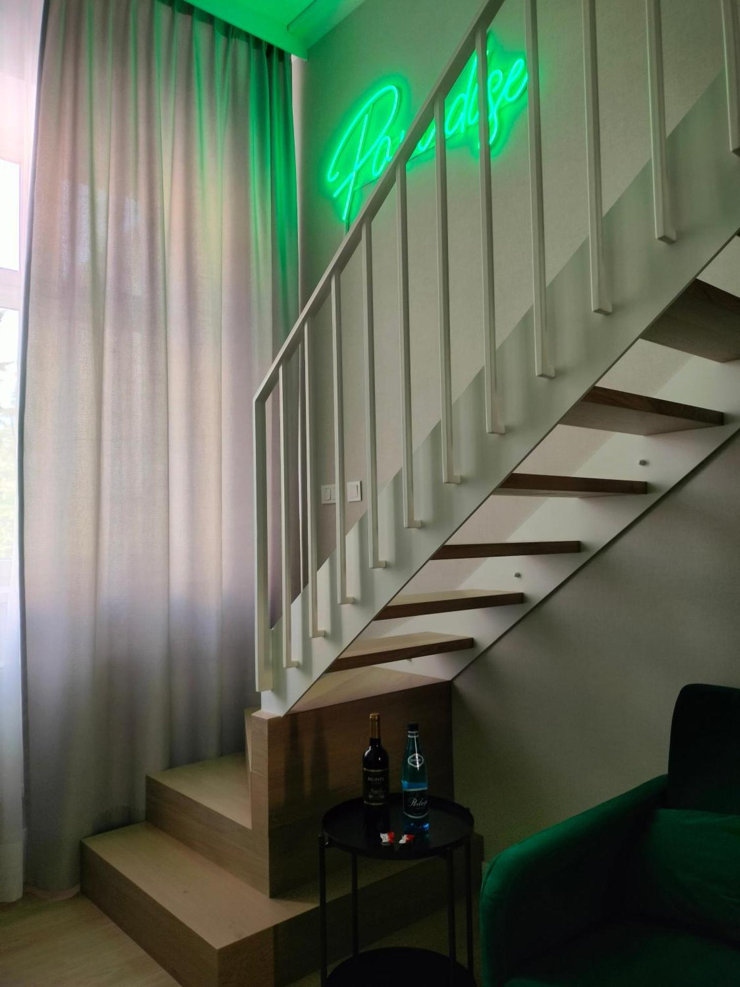 Apartament Paradise Zarzadzany Przez Gospodarza Osobe Fizyczna Self Check In Rzeszów Exterior foto